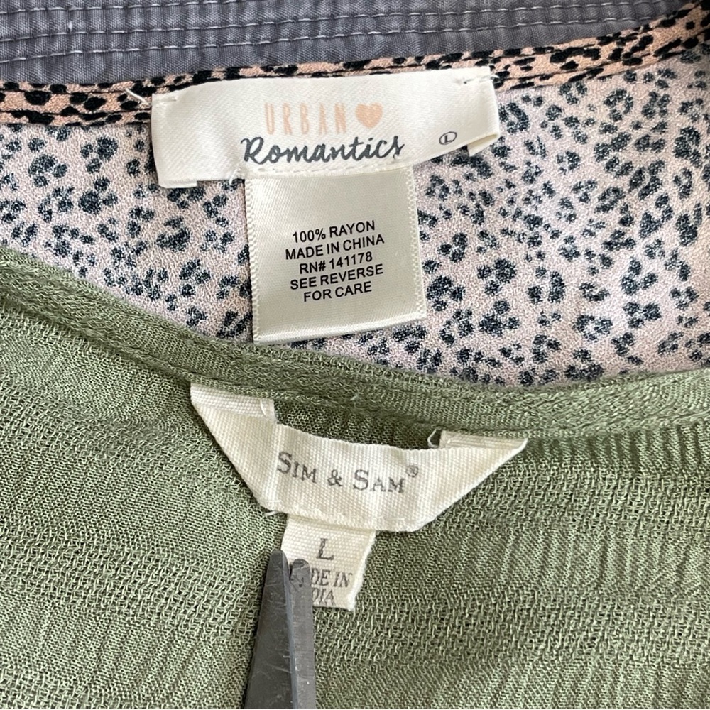 Lot Of Two Blouse Top Womens Sz L Green & Brown Leopard Shor Sleeve tie front - Picture 8 of 10